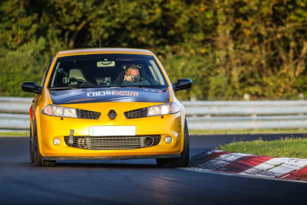 ¿Puedes conducir tu propio coche en Nürburgring?