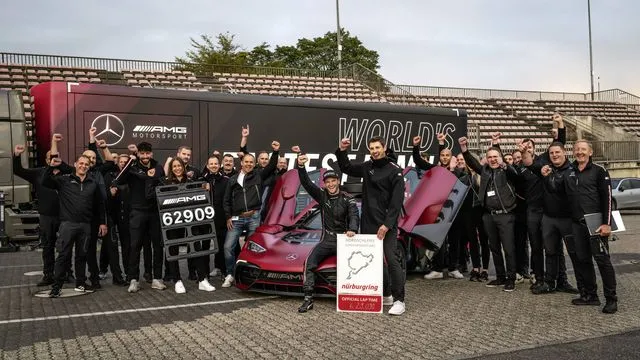 Récord Nürburgring coche calle produccion mercedes amg one equipo