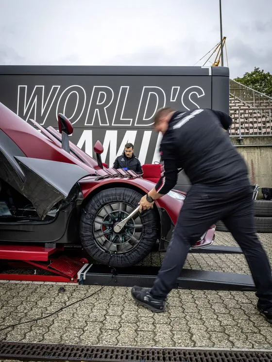 Récord Nürburgring coche calle produccion mercedes amg one pit